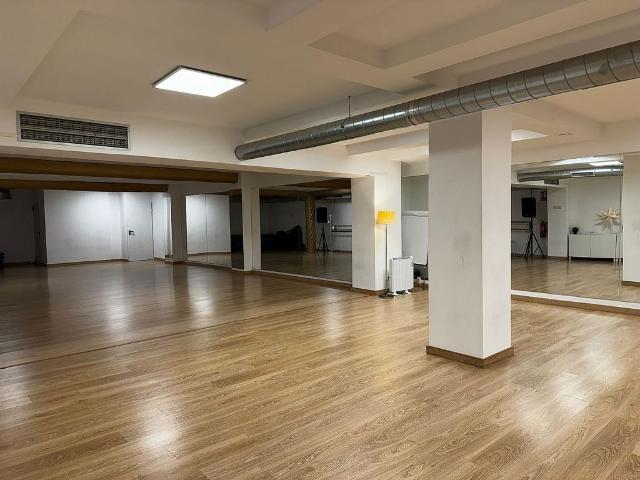 Local comercial en venta en Barcelona, de 360 m² 7 habitaciones por 429.000