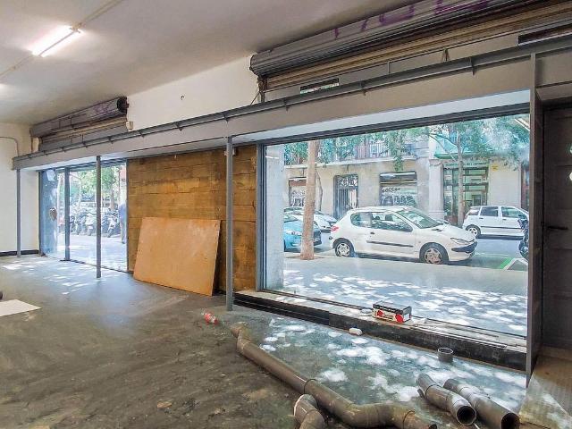 Local comercial en venta en Barcelona, de 301 m² por 690.000