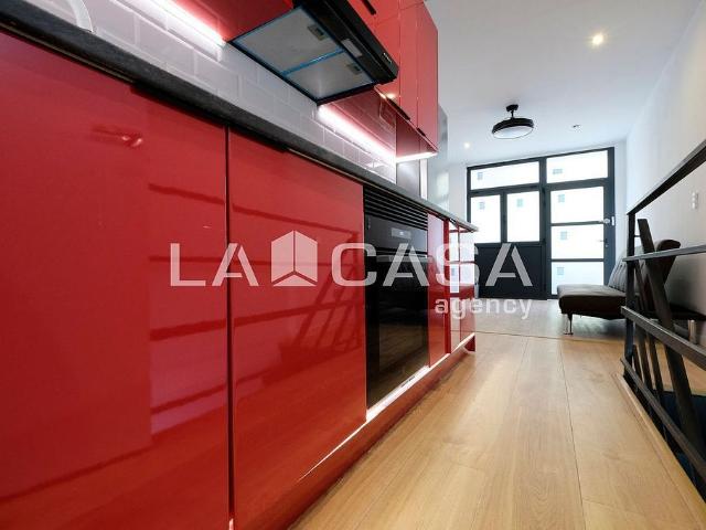 Local comercial en venta en calle Pintor Casas, Barcelona, de 53 m² 3 habitaciones por 115.000