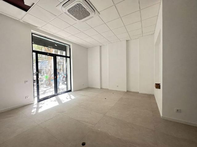 Local comercial en venta en Barcelona, de 69 m² 1 habitación por 315.000