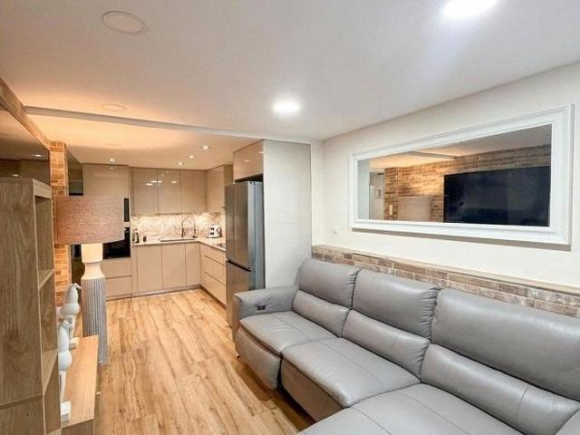 Local comercial en venta en calle De Vilamarí, Barcelona, de 81 m² por 440.000