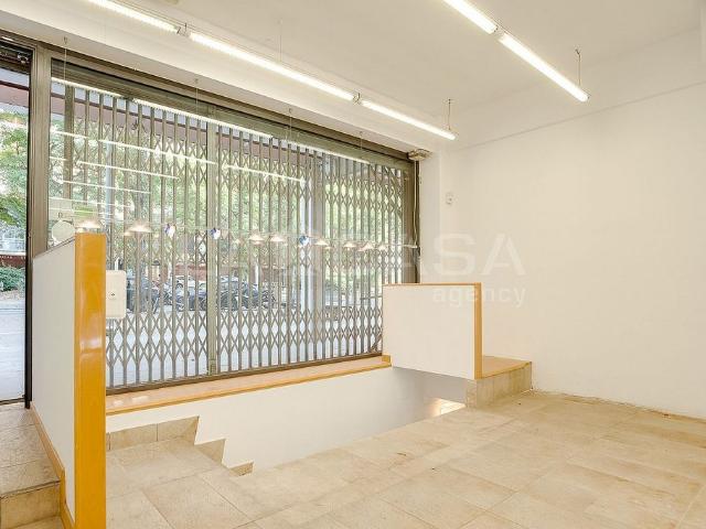 Local comercial en venta en Barcelona, de 94 m² 4 habitaciones por 127.500