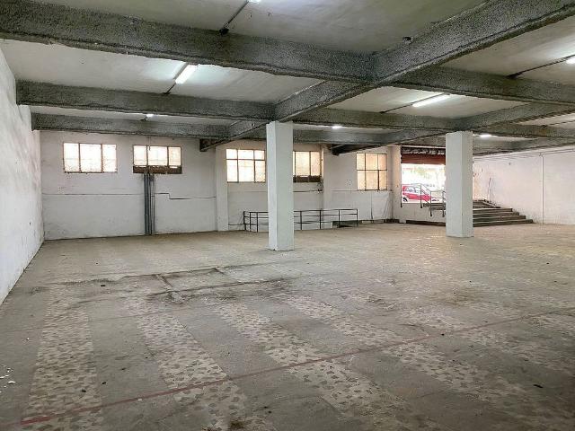 Local comercial en venta en Barcelona, de 908 m² 4 habitaciones por 300.000