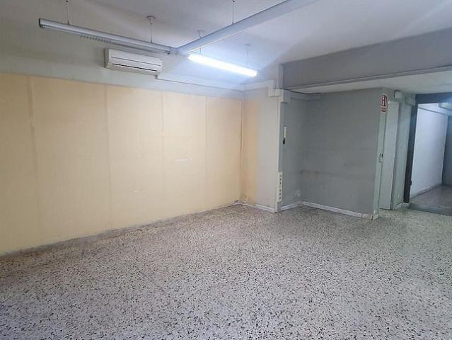 Local comercial en venta en Barcelona, de 93 m² 2 habitaciones por 240.000