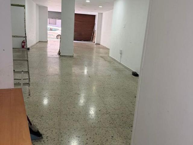 Local comercial en venta en Barbera del Vallès, de 120 m² 1 habitación por 115.000