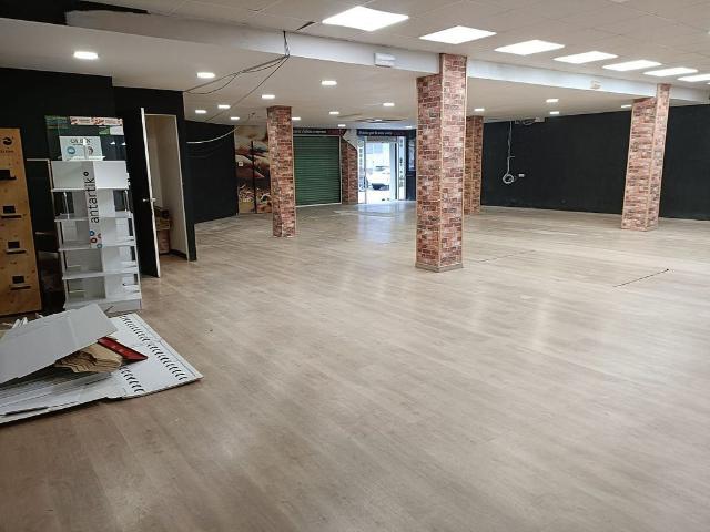 Local comercial en venta en Gavà, de 200 m² por 195.000