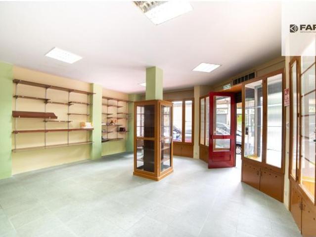 Local comercial en venta en Gijón – gran visibilidad, esquina y mucha luz natural