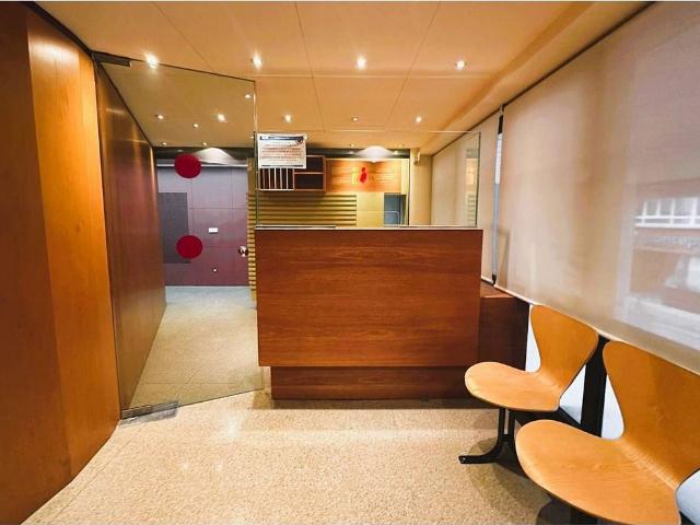 Local comercial en venta en Girona, de 215 m² por 300.000
