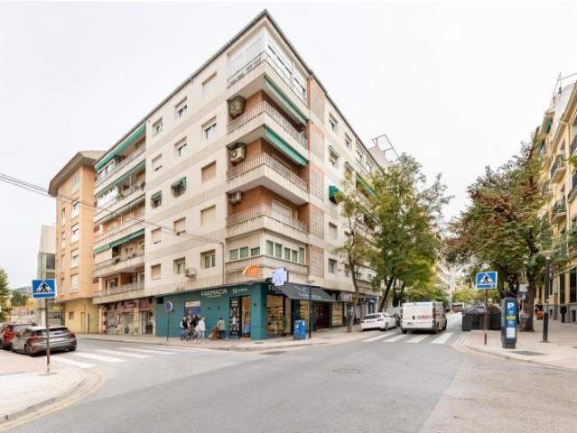 Local comercial en venta en Granada, Gran Capitán