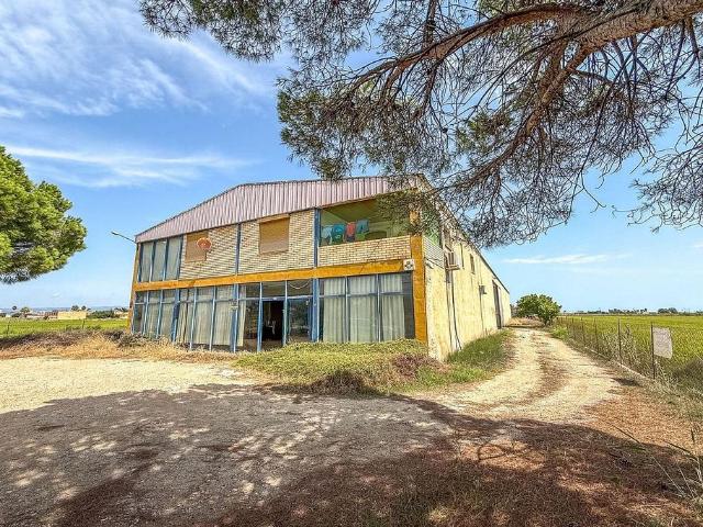 Local comercial en venta en Deltebre, de 220 m² por 350.000