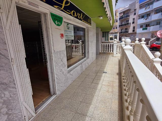Local comercial en venta en el centro de Adeje, ideal para negocio, con terraza privada y excelente ubicación en Tenerife Sur