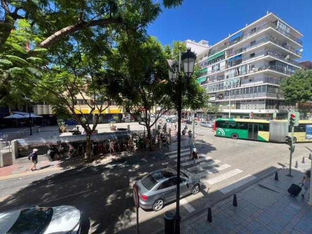 Local comercial en venta en Fuengirola, Puerto Deportivo