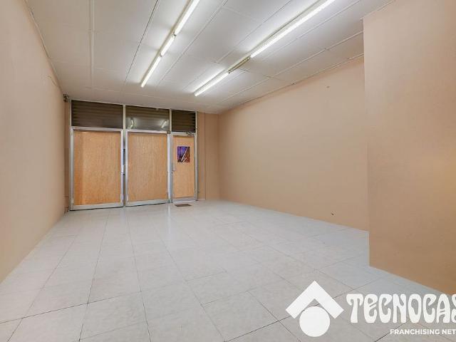 Local comercial en venta en Hospitalet de Llobregat, L´, de 42 m² 2 habitaciones por 79.000