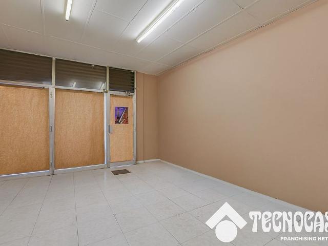 Local comercial en venta en Hospitalet de Llobregat, L´, de 53 m² 2 habitaciones por 89.000