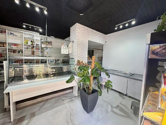 Local comercial en venta en Hospitalet de Llobregat, L´, de 62 m² 3 habitaciones por 99.000