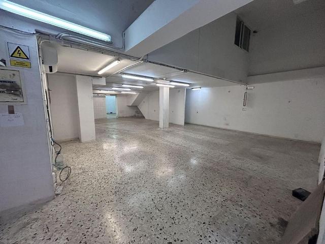 Local comercial en venta en Hospitalet de Llobregat, L´, de 200 m² 3 habitaciones por 295.000