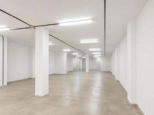 Local comercial en venta en Hospitalet de Llobregat, L´, de 228 m² por 280.000
