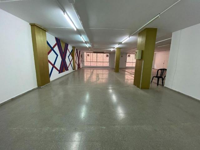 Local comercial en venta en Hospitalet de Llobregat, L´, de 240 m² por 145.000