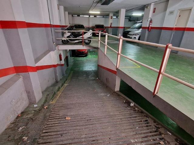 Local comercial en venta en Hospitalet de Llobregat, L´, de 380 m² por 198.000