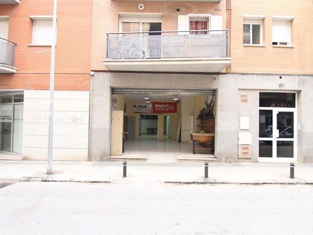 Local comercial en venta en Olesa de Montserrat, de 80 m² por 80.000