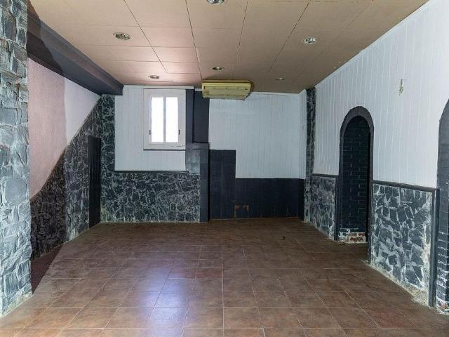Local comercial en venta en Olesa de Montserrat, de 130 m² por 86.000