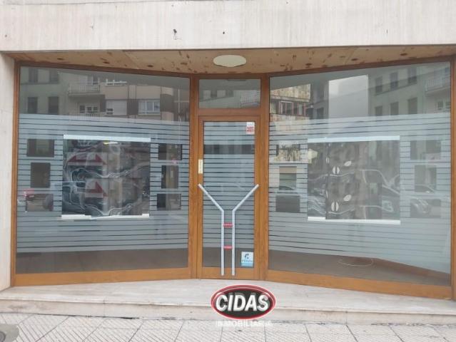 Local comercial en venta en Oviedo, Oviedo
