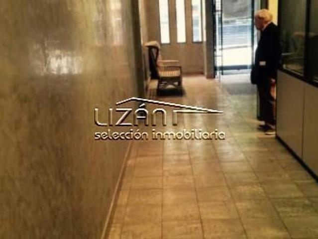 Local comercial en venta en Oviedo, Oviedo