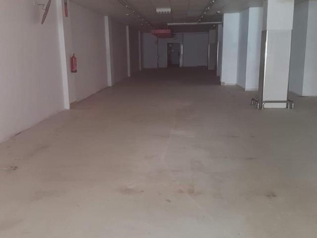 Local comercial en venta en Los Corrales de Buelna, Avenida España