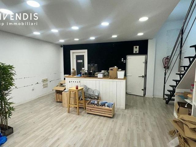 Local comercial en venta en calle De Pi i Margall, Lleida, de 152 m² por 150.000