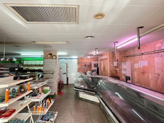 Local comercial en venta en Lloret de Mar, de 180 m² 3 habitaciones por 210.000