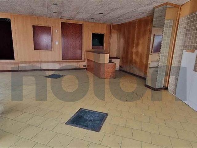 Local comercial en venta en calle Tajo, Mollet del Vallès, de 179 m² por 105.000