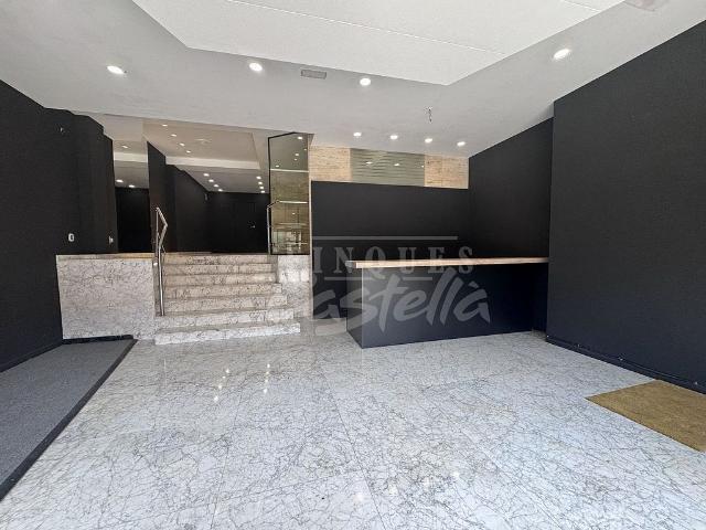 Local comercial en venta en Mataró, de 144 m² 1 habitación por 159.000