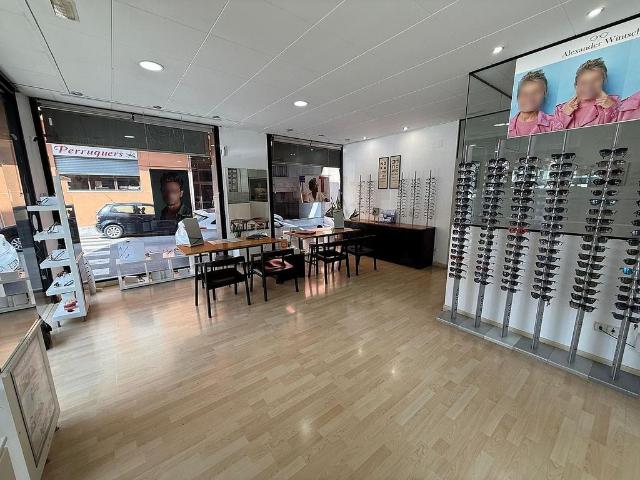 Local comercial en venta en Mataró, de 128 m² 5 habitaciones por 153.000