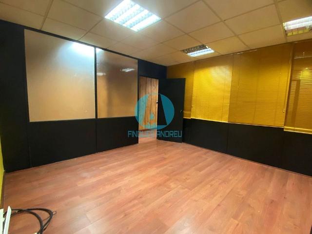 Local comercial en venta en calle De Sant Antoni, Mataró, de 81 m² por 110.000