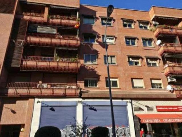Local comercial en venta en Madrid, Calle Alaro, 28042