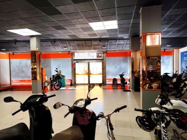 Local comercial en venta en Marbella, Avenida Arias de Velasco, 29601