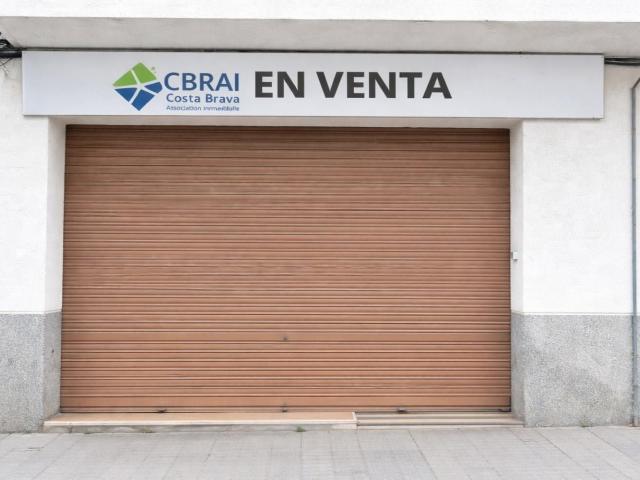 Local comercial en venta en Mas Matas, actualmente acondicio. 81m² Roses