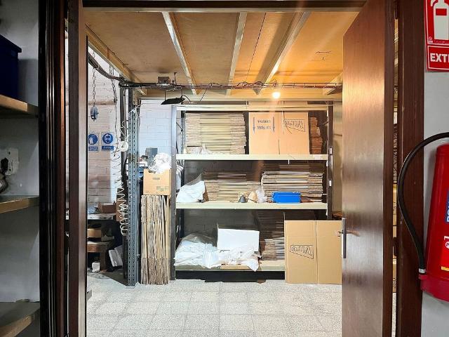 Local comercial en venta en Sabadell, de 375 m² 7 habitaciones por 282.000