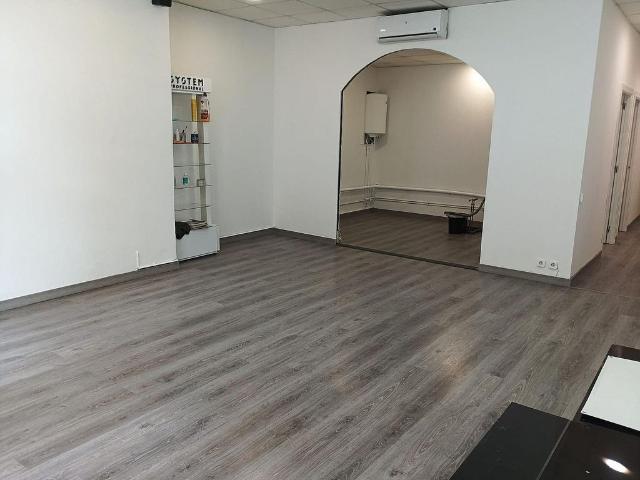 Local comercial en venta en carretera De Terrassa, Sabadell, de 82 m² 3 habitaciones por 97.000