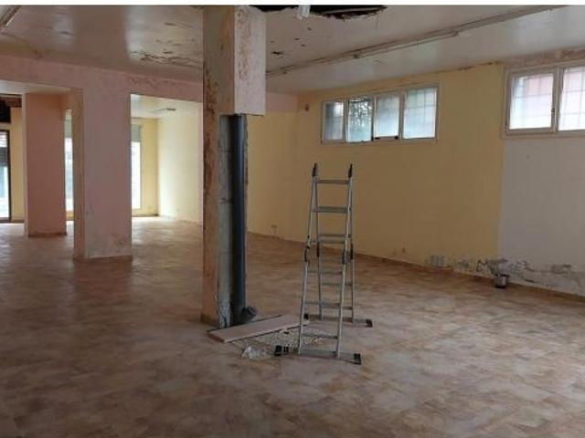 Local comercial en Venta en Salto, Girona