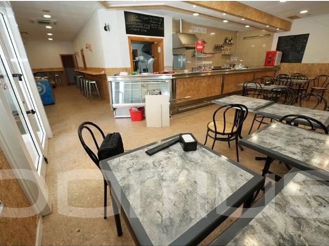Local comercial en venta en Sant Vicenç dels Horts, de 140 m² por 180.000