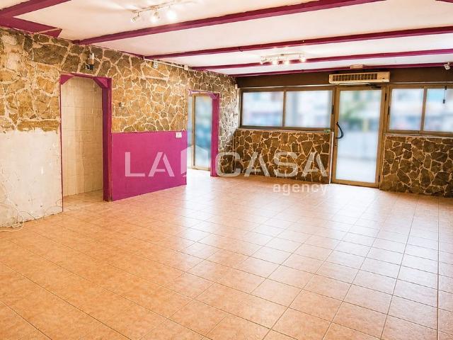 Local comercial en venta en Sant Adrià de Besos, de 80 m² 1 habitación por 150.000