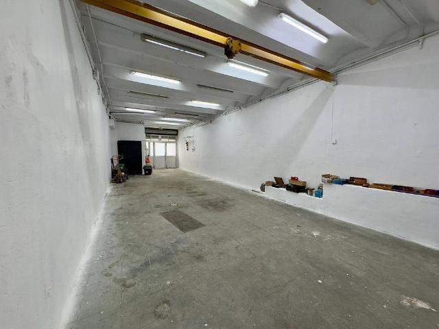 Local comercial en venta en Sant Adrià de Besos, de 150 m² 3 habitaciones por 119.000