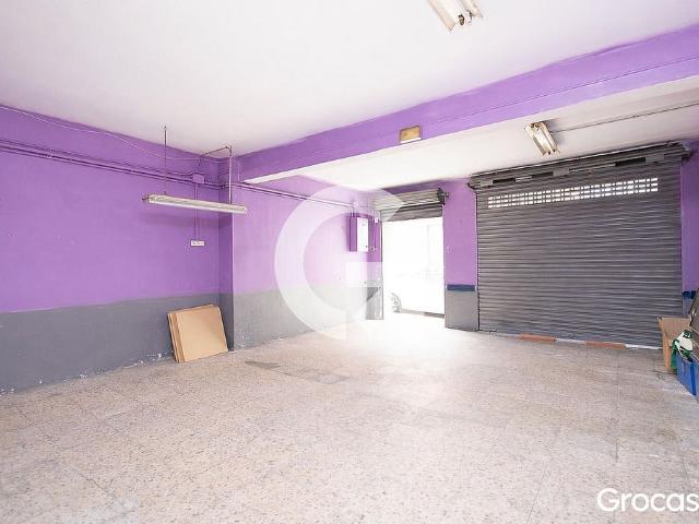Local comercial en venta en Sant Boi de Llobregat, de 117 m² por 90.000
