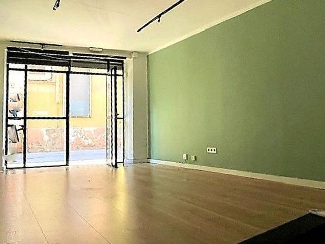 Local comercial en venta en Sant Boi de Llobregat, de 63 m² por 159.000