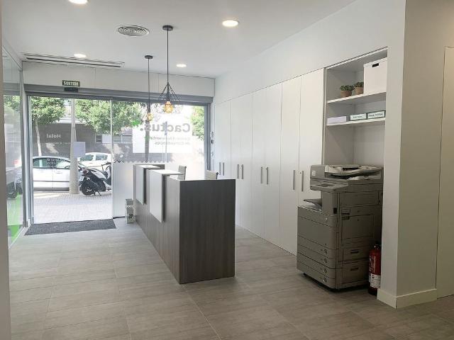 Local comercial en venta en calle De Joana Raspall, Sant Feliu de Llobregat, de 134 m² 7 habitaciones por 420.000