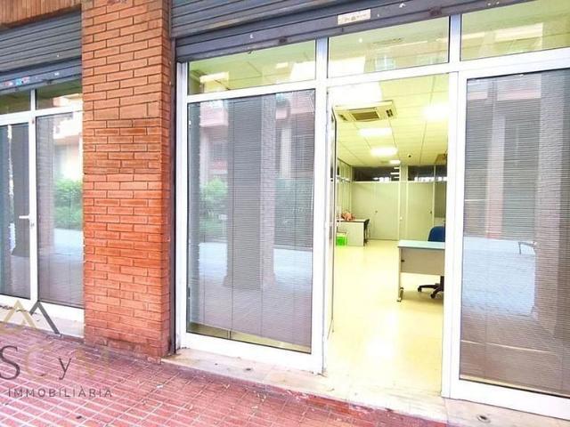 Local comercial en venta en Sant Joan Despí, de 197 m² por 400.000