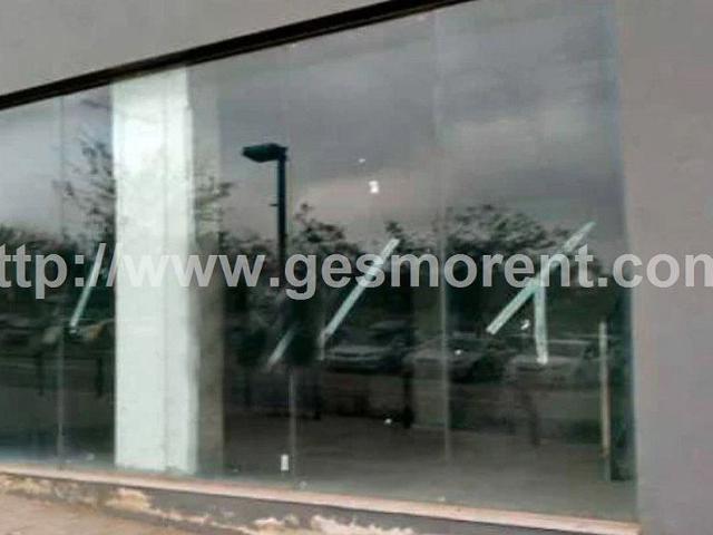 Local comercial en venta en Sant Joan Despí, de 405 m² por 413.000