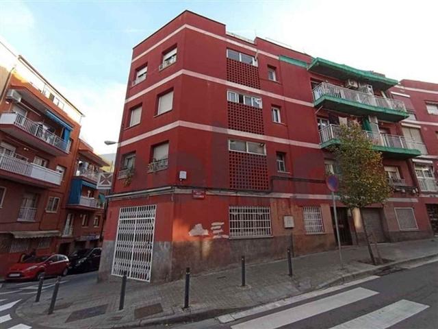 Local comercial en venta en calle De Milà i Fontanals, Santa Coloma de Gramanet, de 10 m² por 32.000