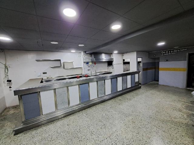 Local comercial en venta en Santa Coloma de Gramanet, de 67 m² por 90.000